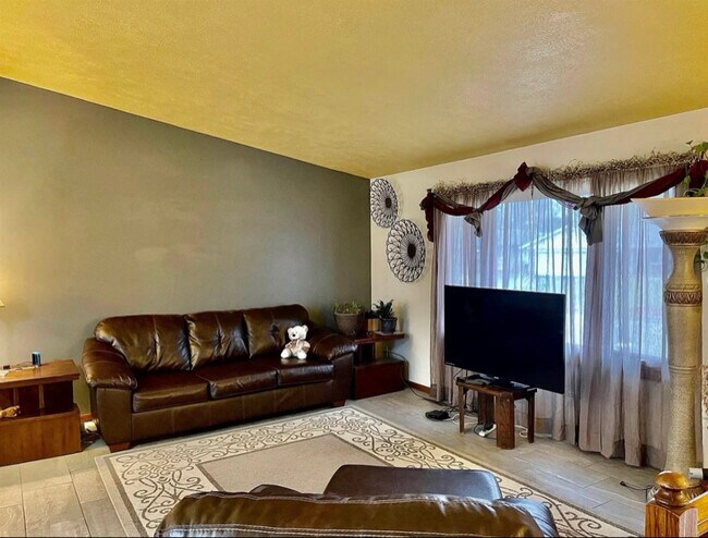 Foto del edificio - 5910 Thatcher Dr