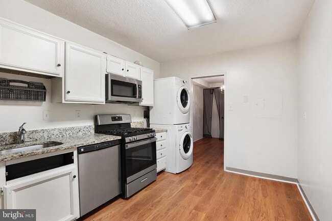 Foto del edificio - 3705 S George Mason Dr