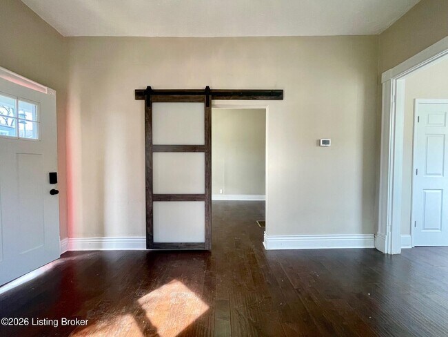 Foto del edificio - 1089 E Kentucky St