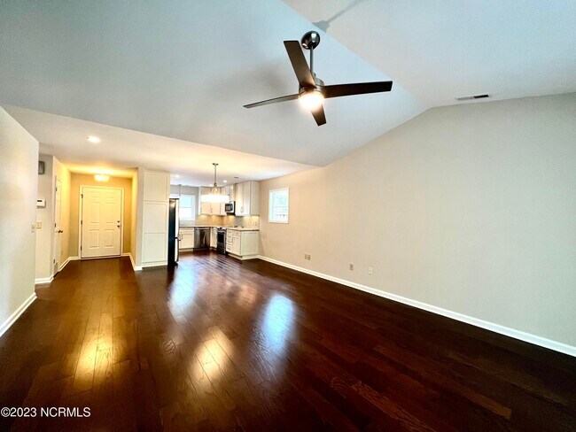 Building Photo - 6213 Baywood Dr