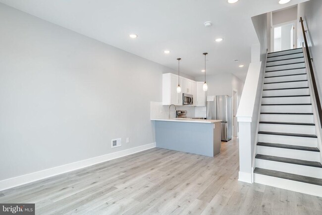 Building Photo - 5122 Ranstead St
