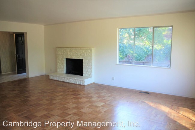 Foto del edificio - 893 Parrott Dr