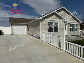 Building Photo - 903 Presidio Ln