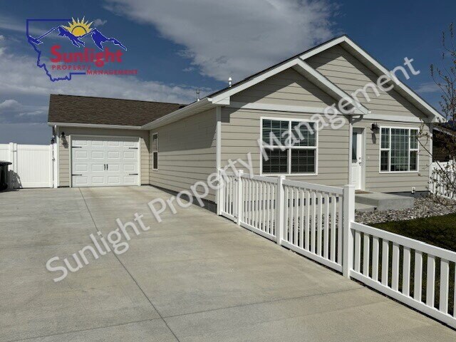 Foto principal - Newer 3 Bed 2 Bath Home in the Heights