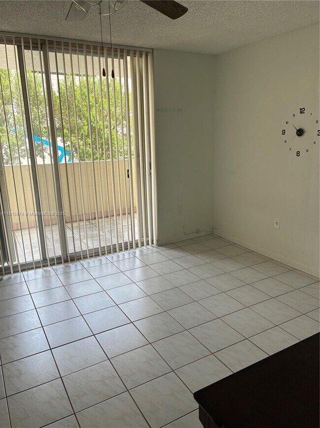 Foto del edificio - 4675 W 18th Ct