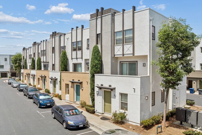 Building Photo - Latitude 33