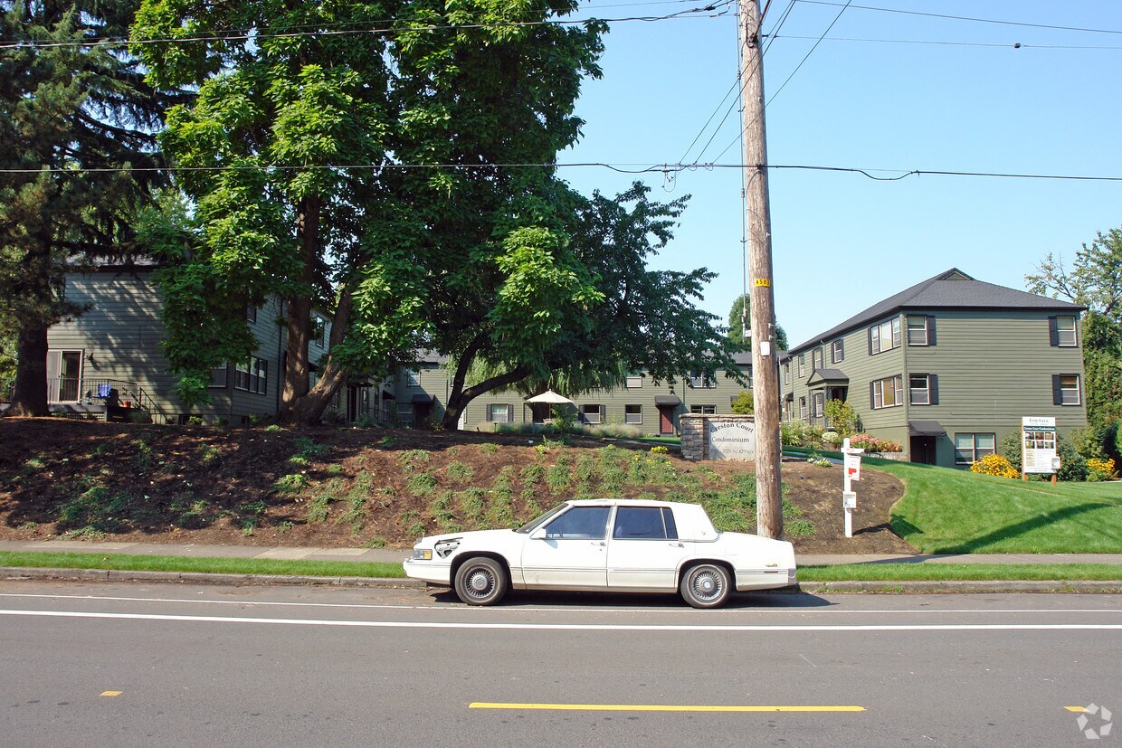 Building Photo - Creston Court
