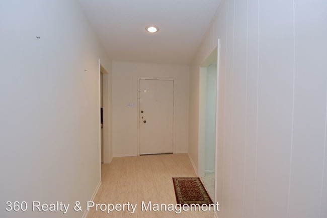 Building Photo - 7615 Skyline Dr
