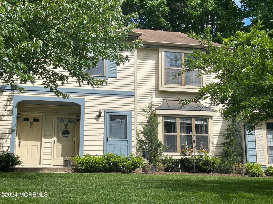 Primary Photo - 192 Kinnoll Hill Ct