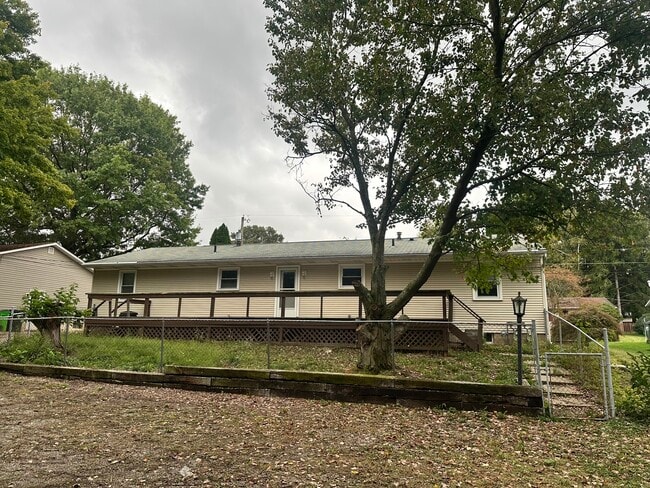 Building Photo - 2578 Montclair Ave
