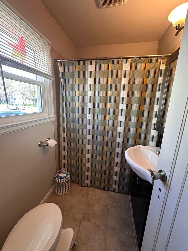 Foto del edificio - 707 11th Ave NE