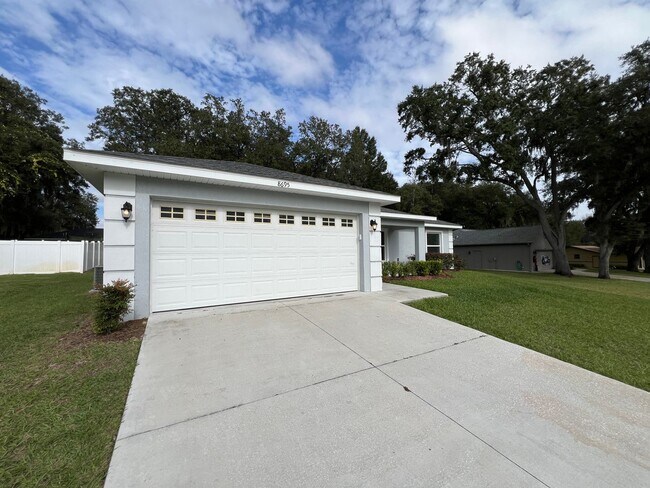 Building Photo - Gorgeous, 3 Bedroom, 2 Bathroom Home in Su...
