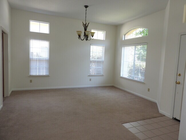 Foto del edificio - 154 Elkins Cir