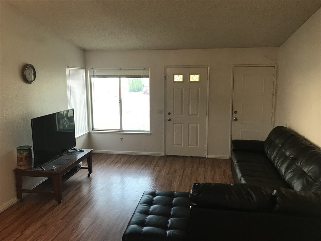 Foto del edificio - 2258 Wildflower Ave