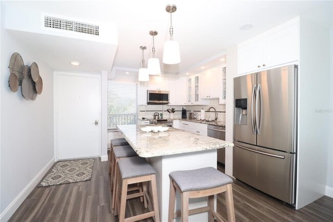 Building Photo - 2620 Cove Cay Dr