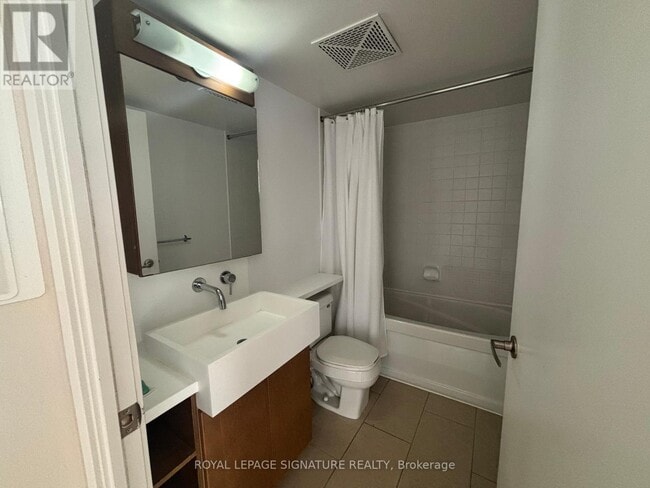 Building Photo - 15-315 Brunel Ct