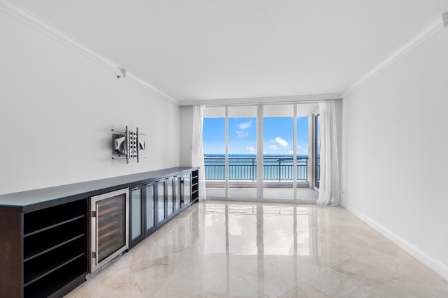 Building Photo - 808 Brickell Key Dr