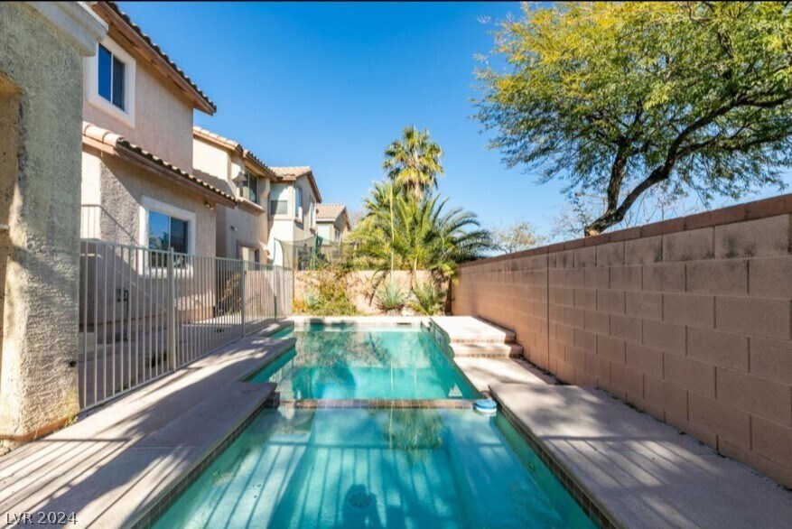 Foto del edificio - 612 Silver Grove St