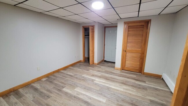 Building Photo - 147 Oak Street