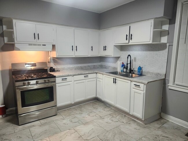 Foto del edificio - 3019 E 80th St