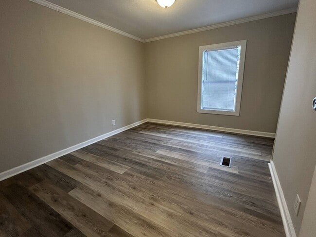 Building Photo - 38 White Oak Village