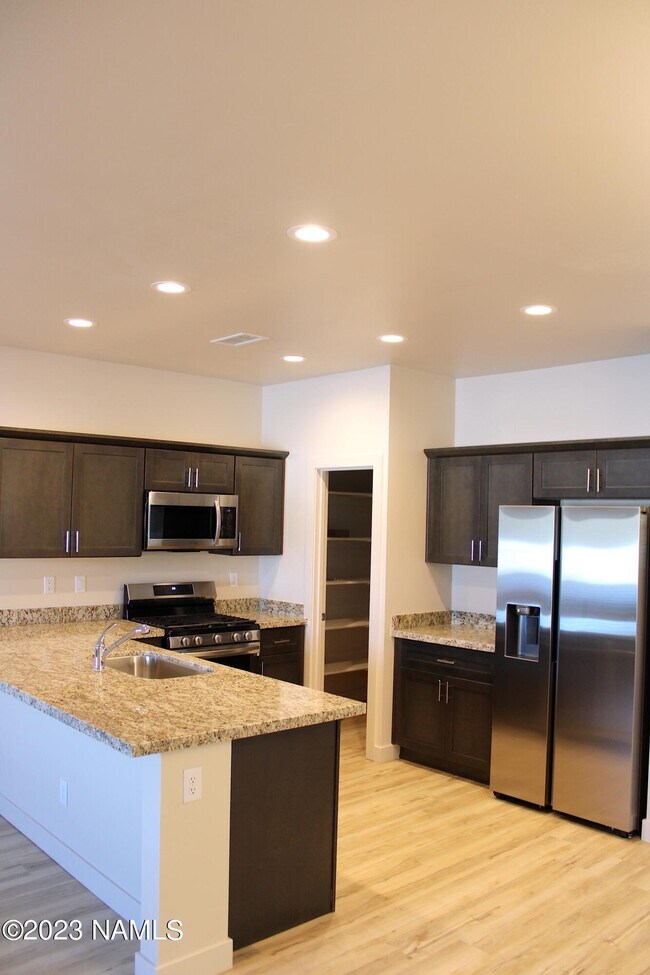 Foto del edificio - 12230 Curtis Ct