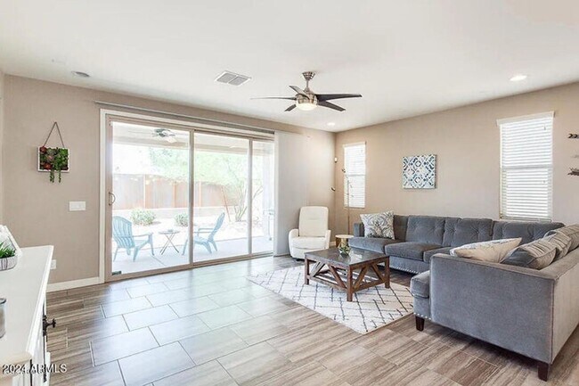 Building Photo - Charming 4 bedroom, 3 bath home in North P...
