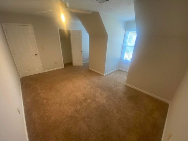 Photo - 1848 Stonebrook Way House