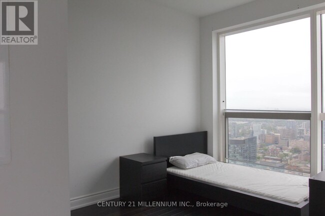 Building Photo - 388-7388 Yonge St