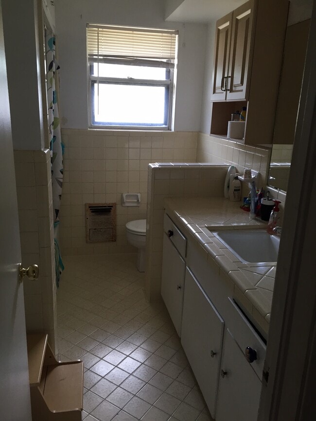 Building Photo - 1512 meandering way