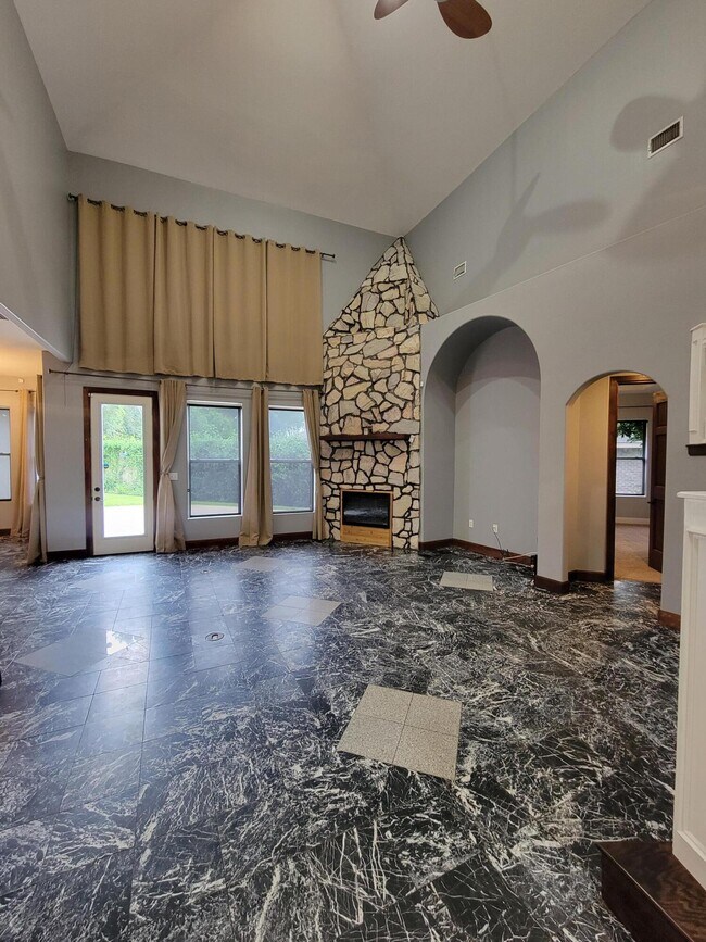 Foto del edificio - 516 Lakeview St