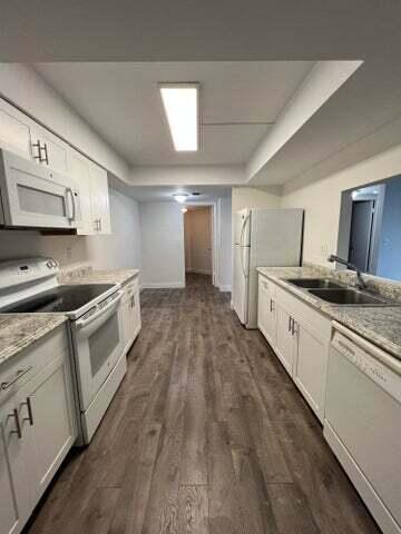Building Photo - 825 Egret Cir