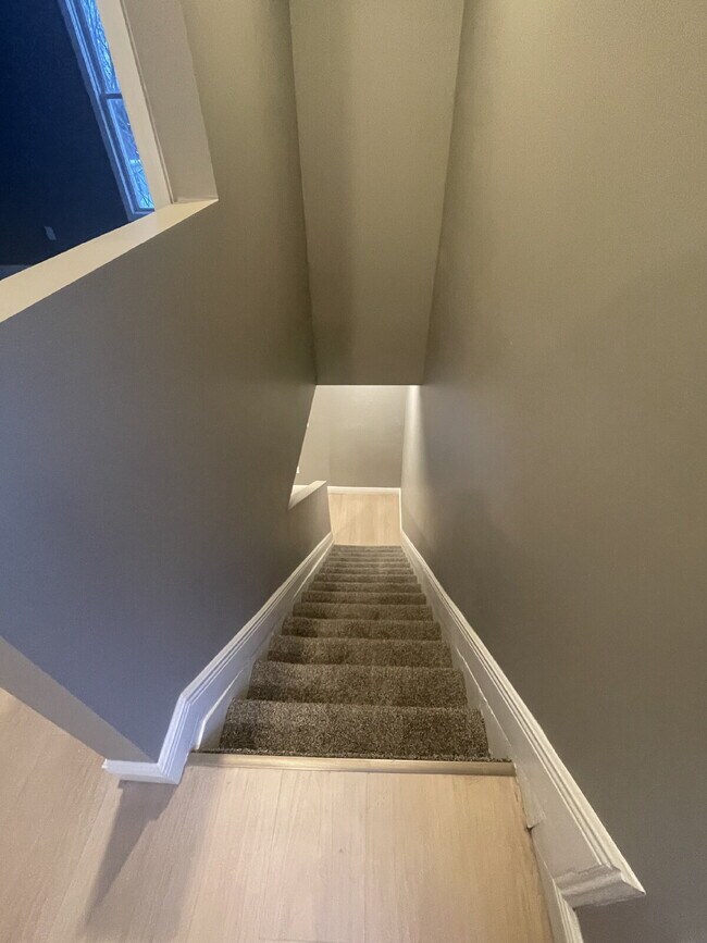 Foto del edificio - 3 Bedroom Fresh Renovation in Leetsdale!