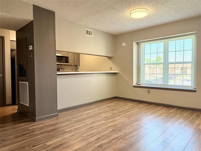 Foto del edificio - 12484 Abrams Rd