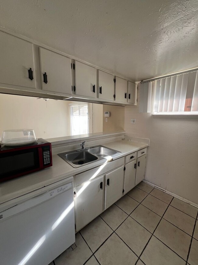 Building Photo - Charming 2-Bedroom, 2-Bathroom Condo — Prime Orlando Location!