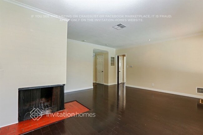 Building Photo - 8017 Lurline Ave