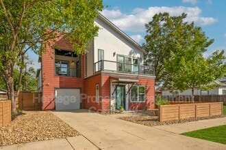 Building Photo - 1417 E Crockett St