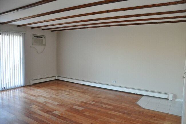 Building Photo - 8333 Captons Ln
