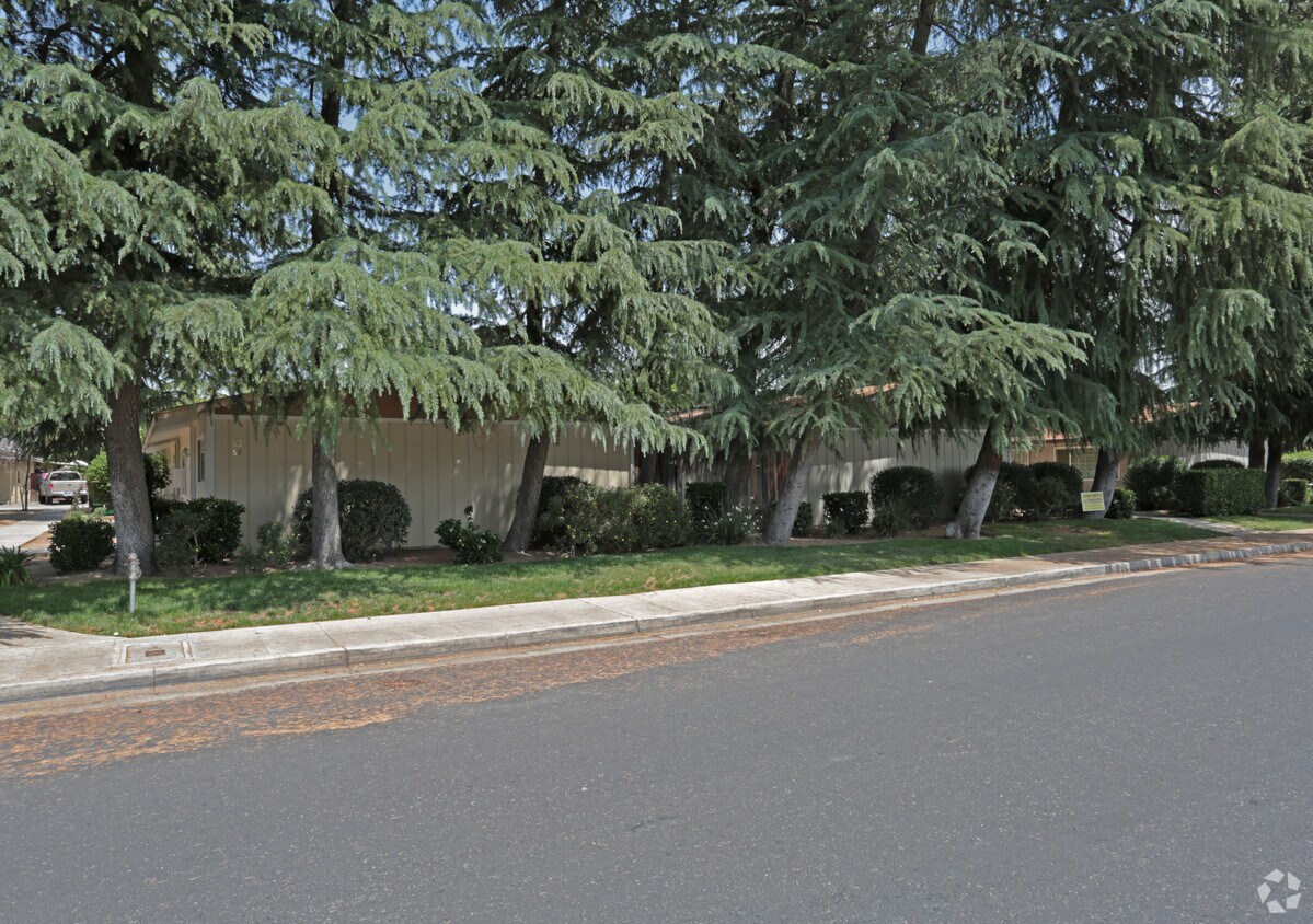Building Photo - 1528 Minnewawa Ave