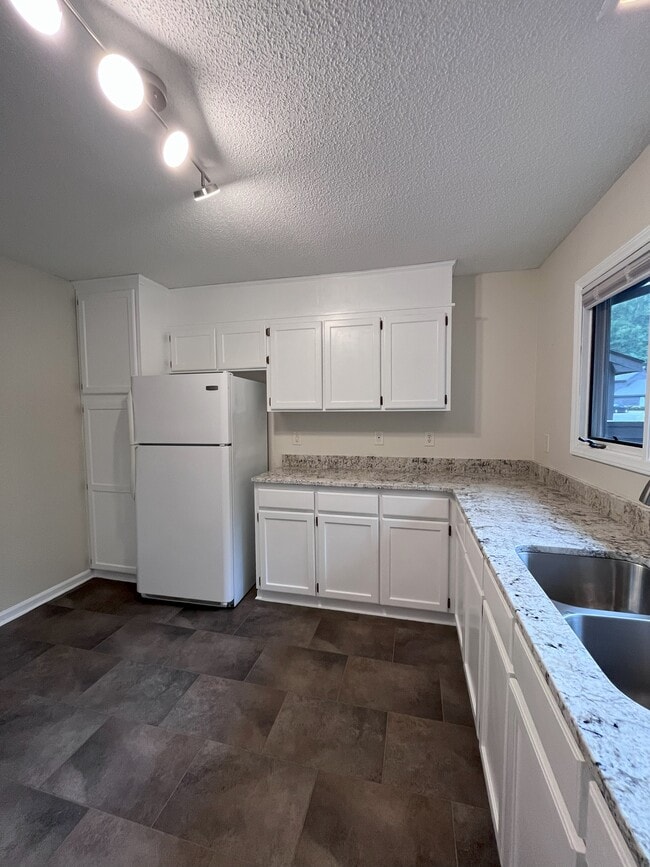 Building Photo - 803 Crawford Creek