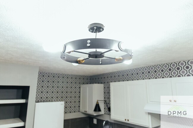 Foto del edificio - 326 E Hillsdale St