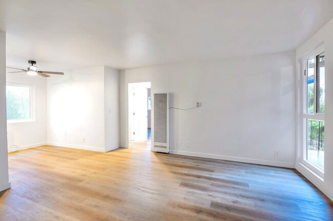 Foto del edificio - 6828 Fulton Ave