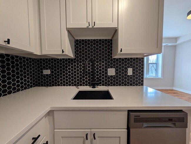 Foto del edificio - 648 W Wrightwood Ave