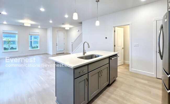 Building Photo - 8407 SE Shale Ln