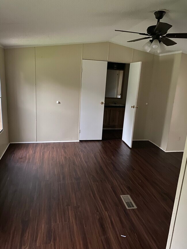 Foto del edificio - 214 Shipp Ln