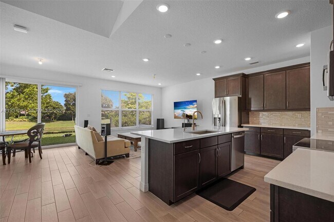 Foto del edificio - 4317 Lago Dr