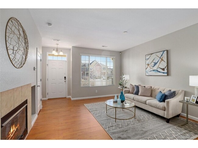 Building Photo - Charming 3BR Townhome in Golden