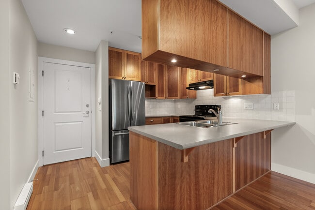 Building Photo - 15392 16A Av