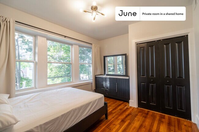 Building Photo - Room in Shared 5 bed/2 bath home in Roxbury