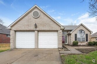 Building Photo - 211 Meandering Way